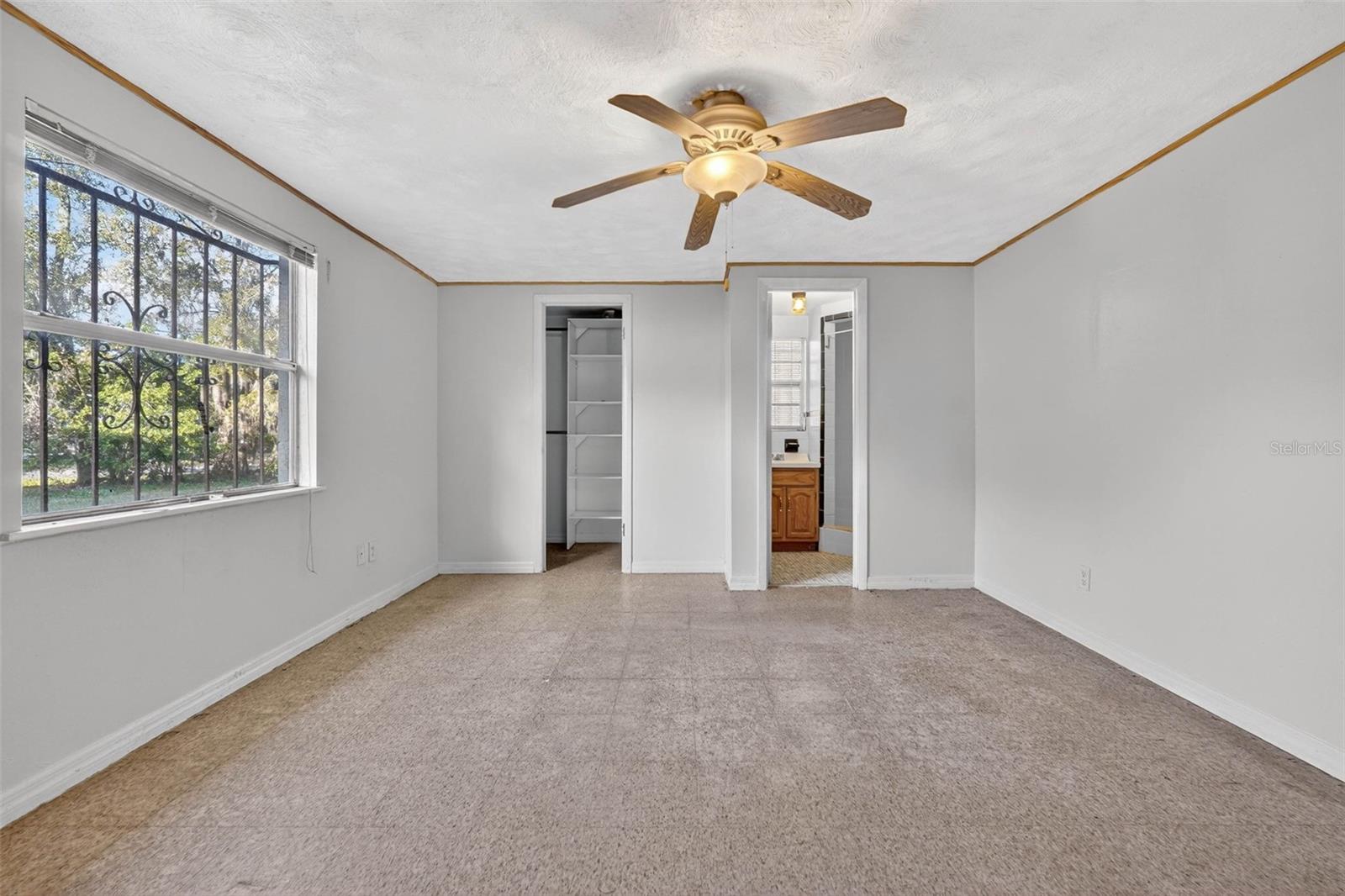 Listing photo id 35 for 614 Spruce Street