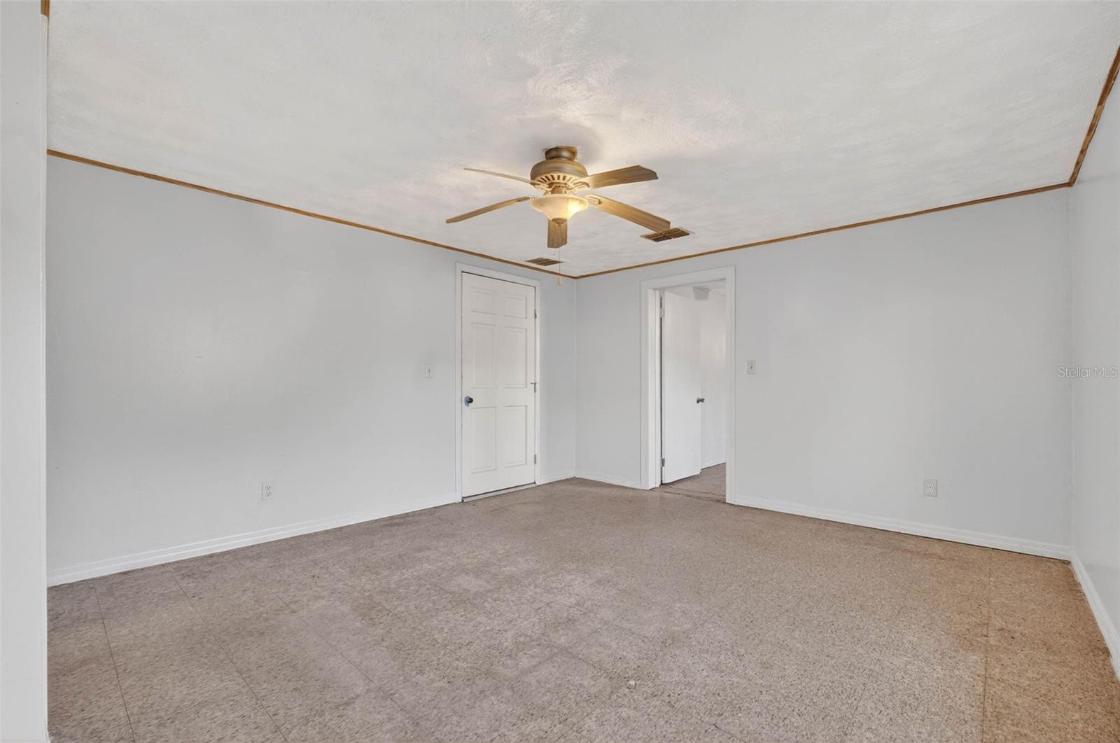 Listing photo id 37 for 614 Spruce Street