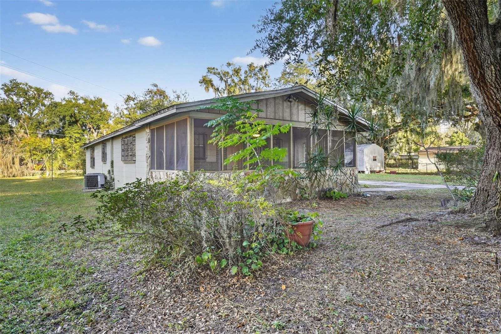 Listing photo id 2 for 614 Spruce Street