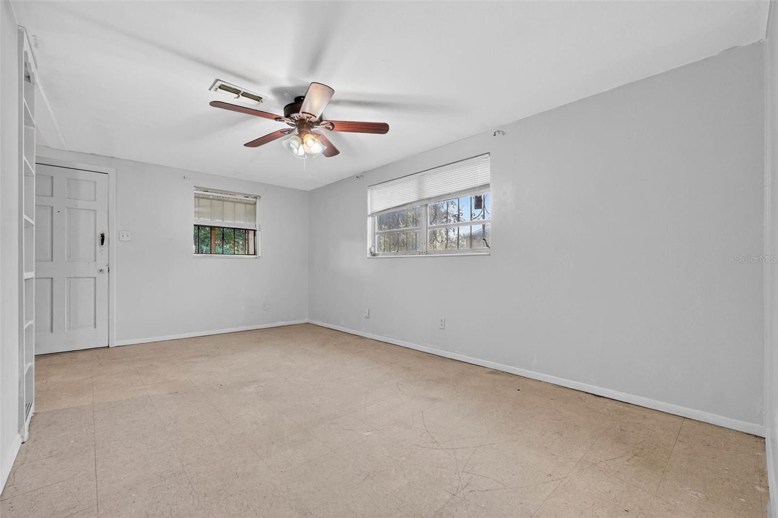 Listing photo id 7 for 614 Spruce Street