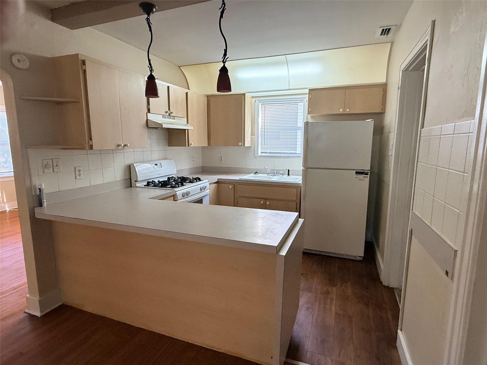 Image 6 of 31 For 3610 Dartmouth Avenue N