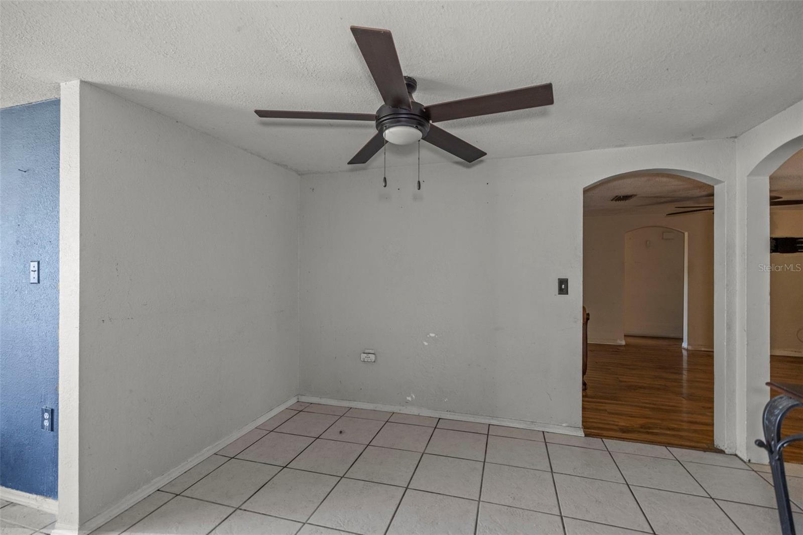 Image 5 of 19 For 3931 Holiday Lake Drive