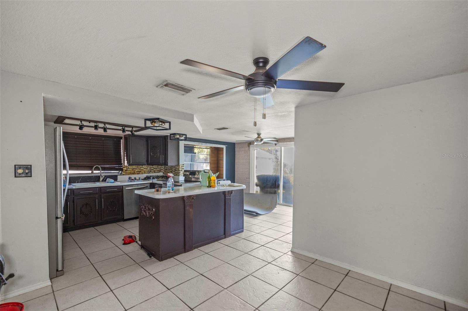 Image 8 of 19 For 3931 Holiday Lake Drive