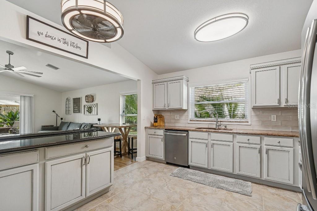 Image 9 of 43 For 5629 Grindstone Loop