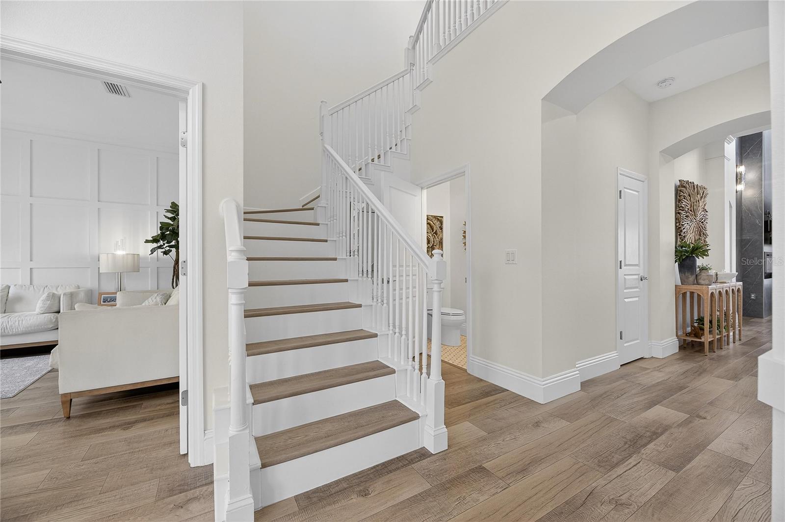 Image 19 of 96 For 415 Islebay Drive