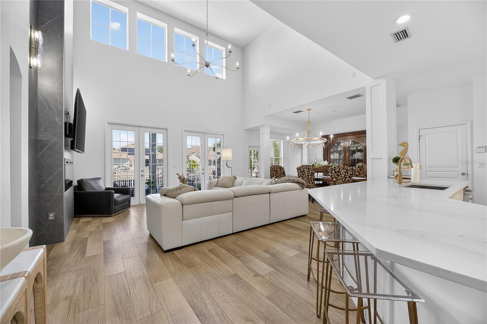 Image 32 of 96 For 415 Islebay Drive