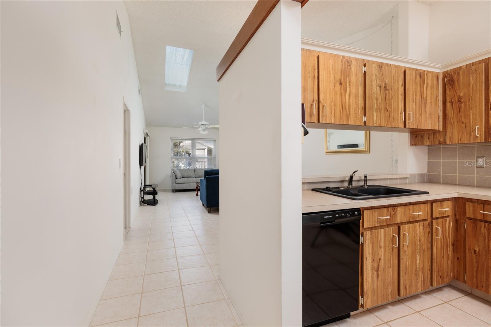 Image 11 of 64 For 216 Sun Vista Ct S