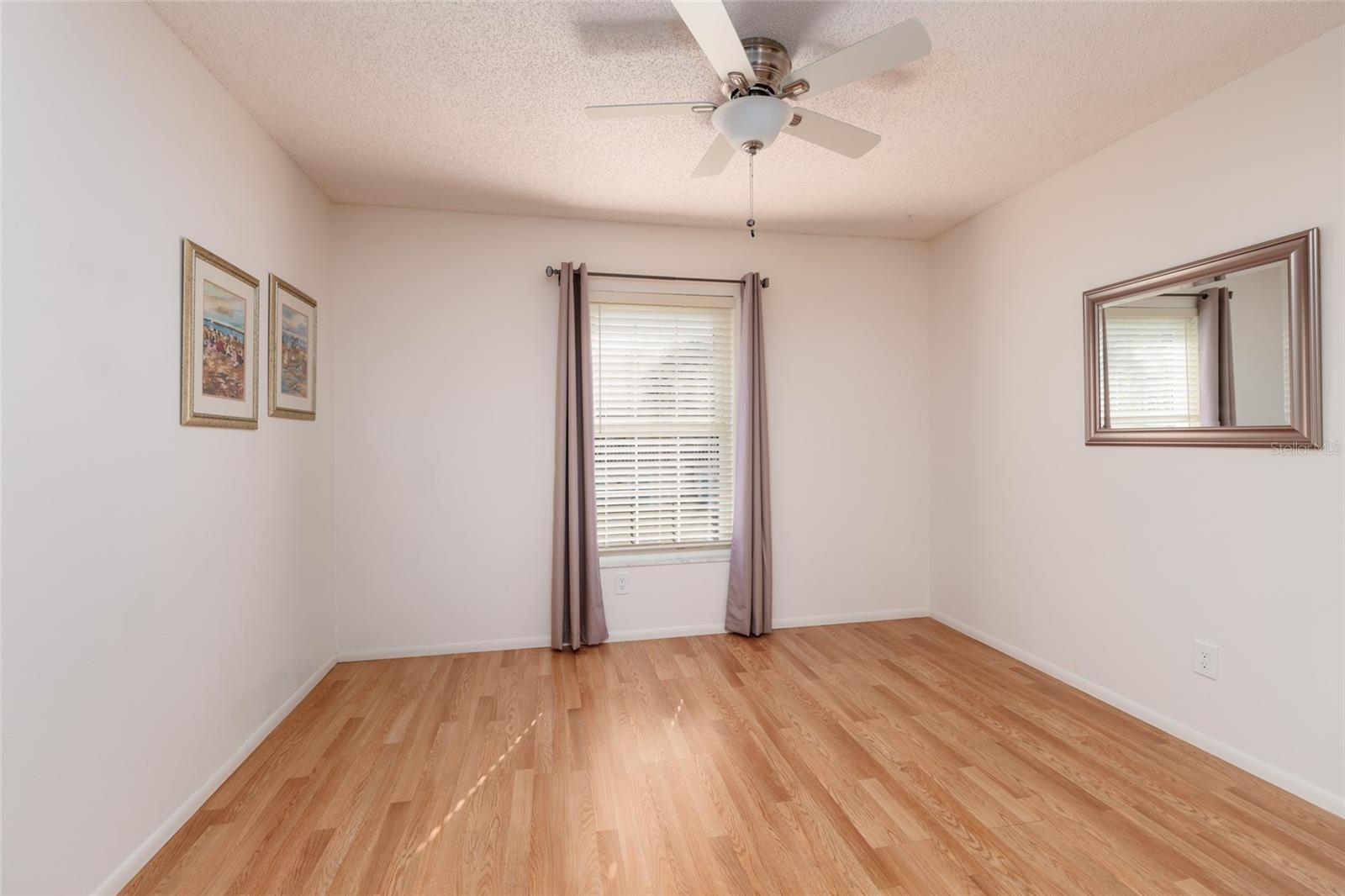 Image 21 of 64 For 216 Sun Vista Ct S