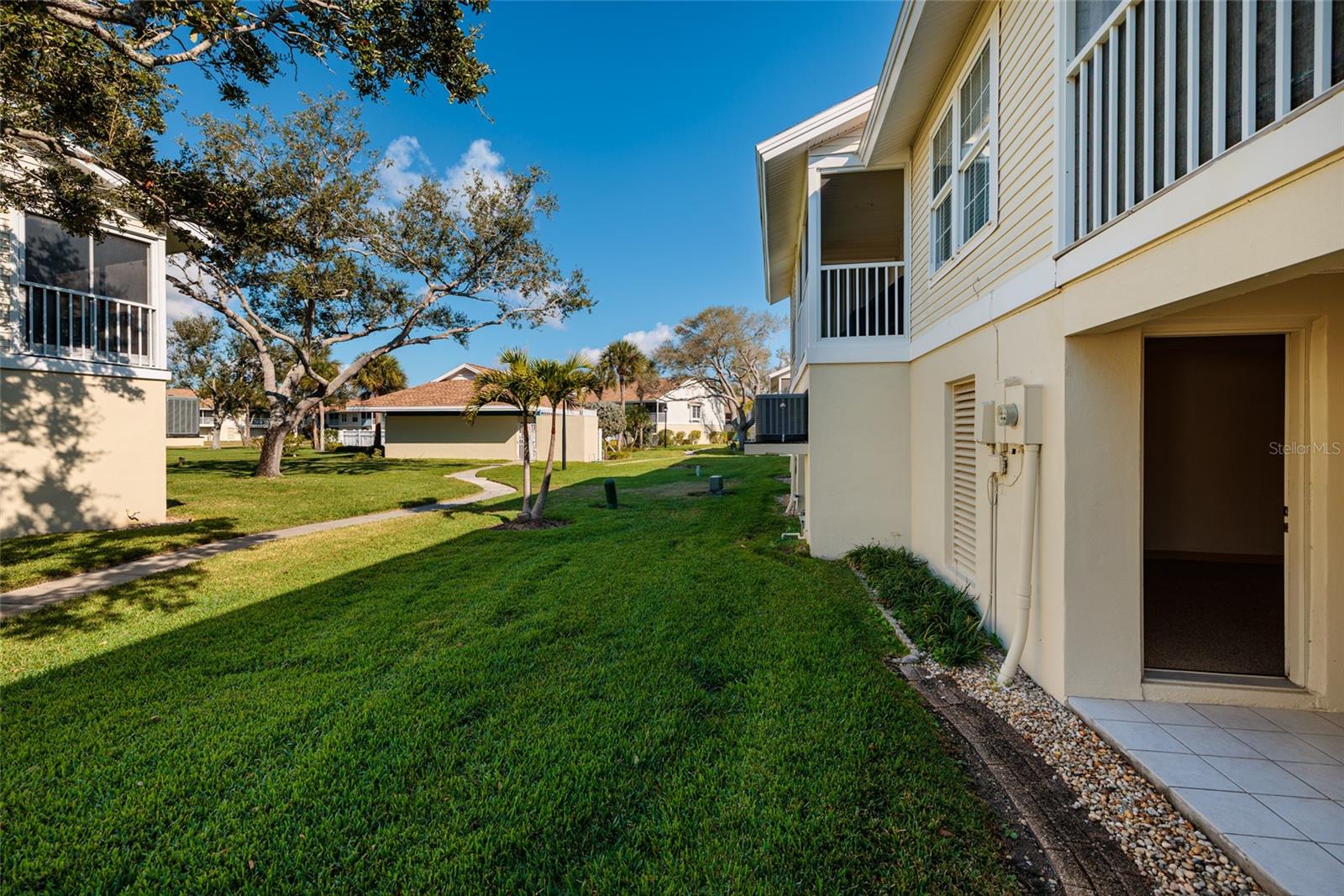 Image 32 of 64 For 216 Sun Vista Ct S