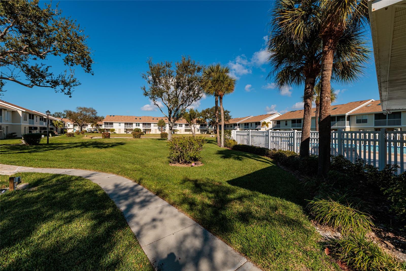 Image 33 of 64 For 216 Sun Vista Ct S