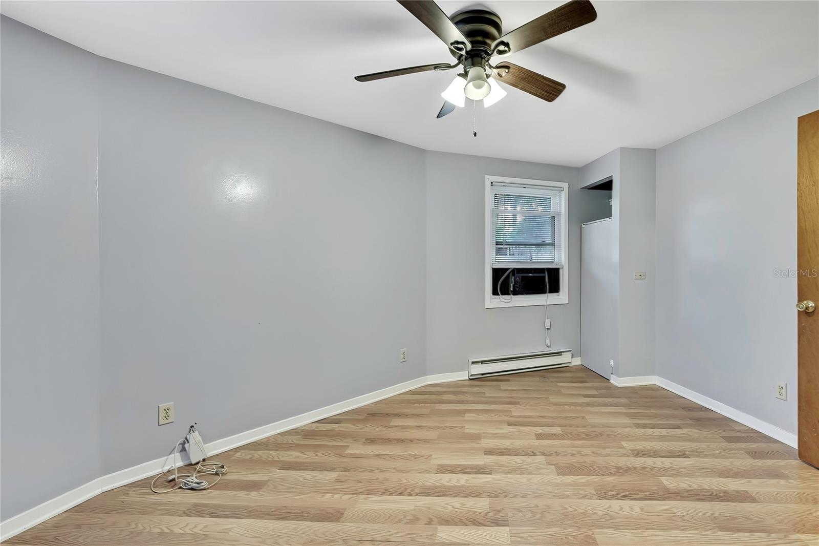 Listing photo id 12 for 7830 Butler Avenue