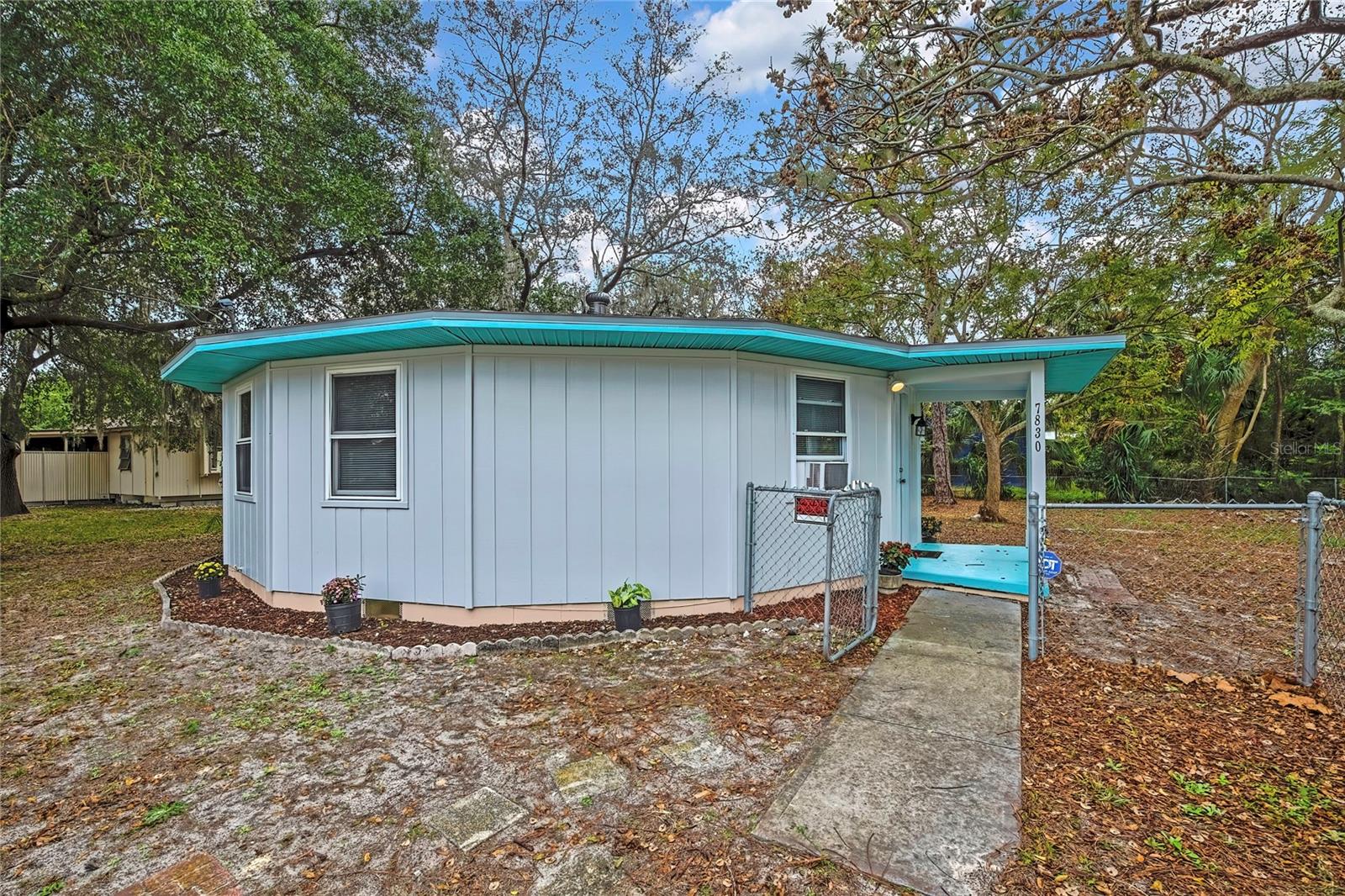 Listing photo id 15 for 7830 Butler Avenue