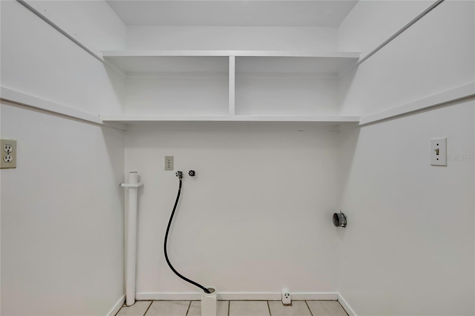 Listing photo id 17 for 7830 Butler Avenue