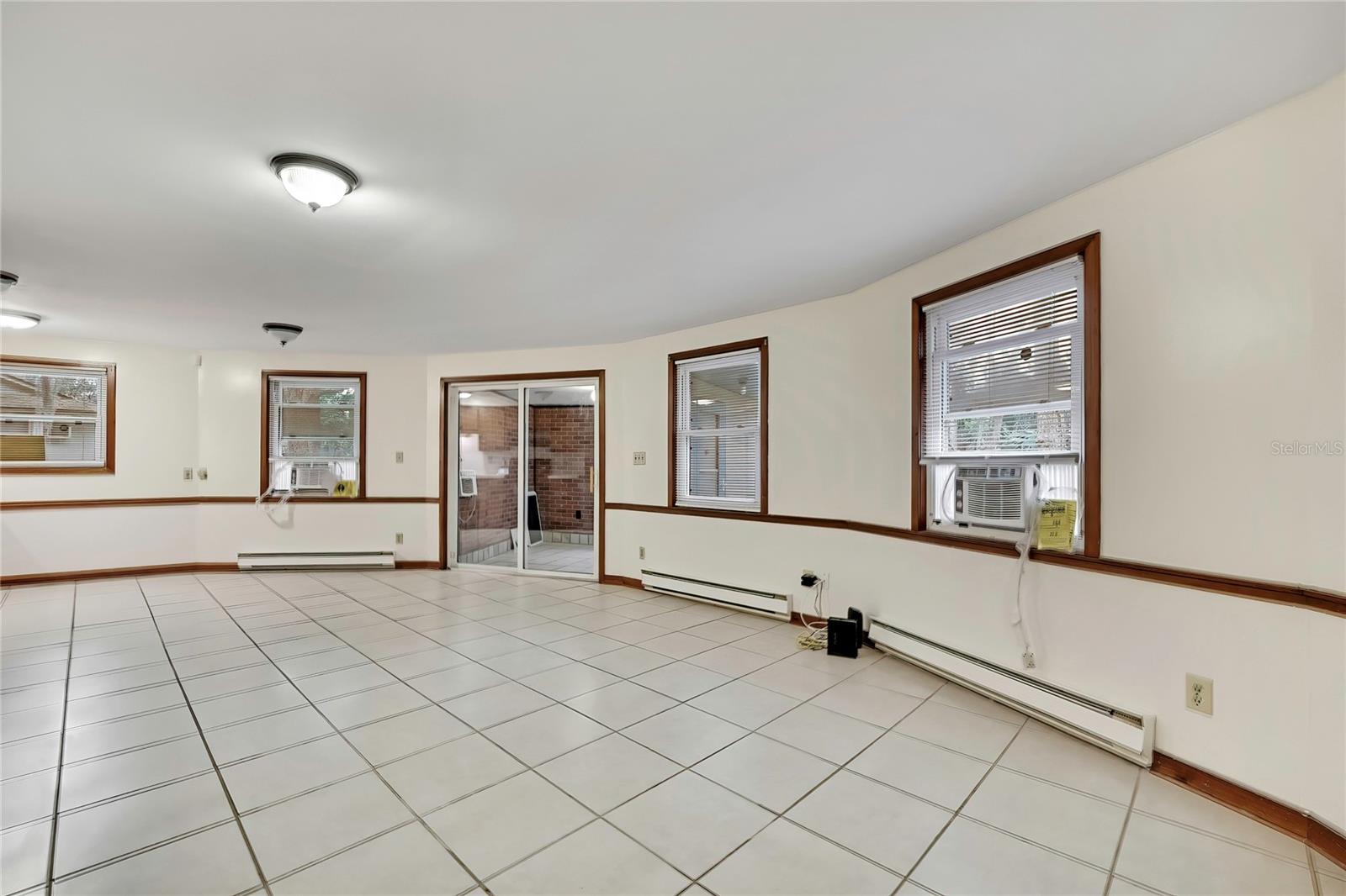 Listing photo id 6 for 7830 Butler Avenue