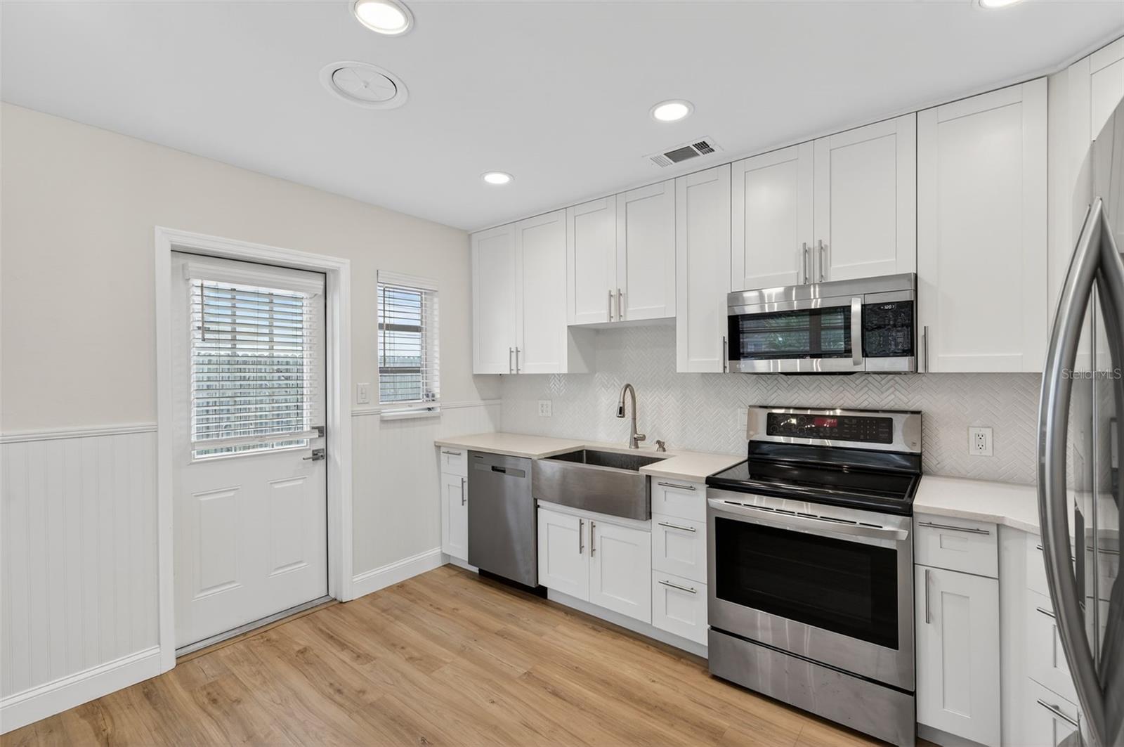 Image 6 of 49 For 316 Crystal Beach Avenue