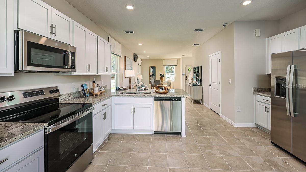 Image 6 of 22 For 2790 Armadale Drive 13