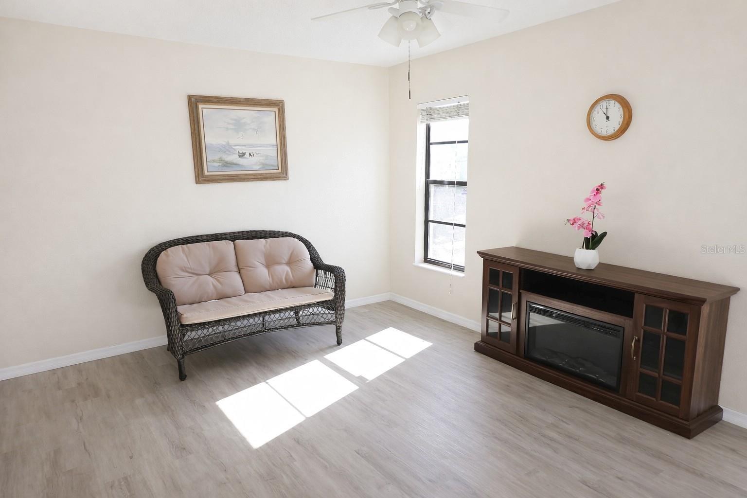 Listing photo id 12 for 2902 Blossom Lake Drive