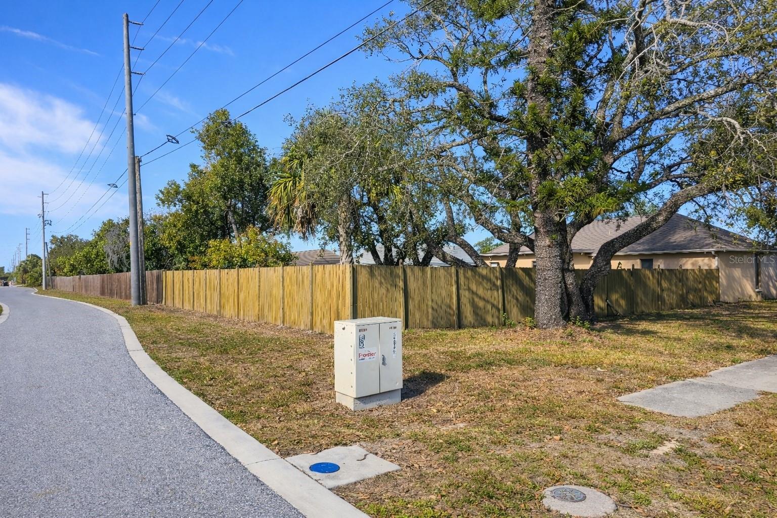 Listing photo id 18 for 2902 Blossom Lake Drive