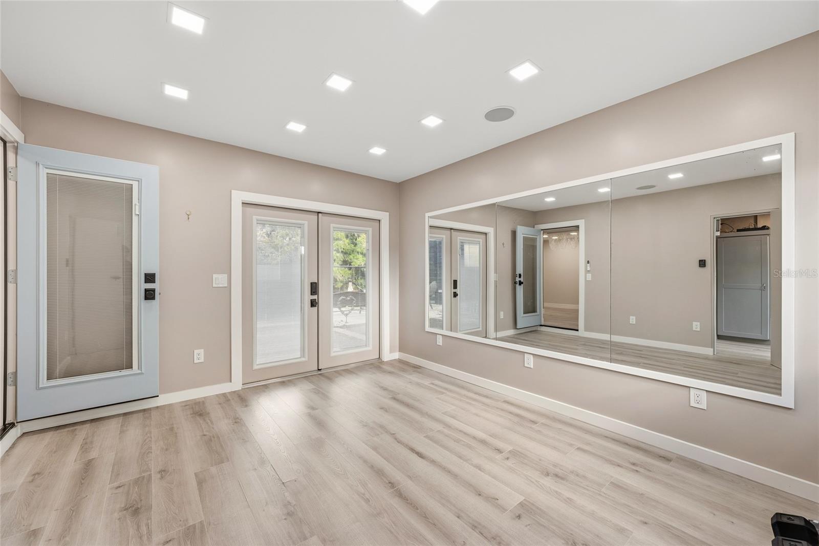 Image 32 of 65 For 3843 Georgia Court