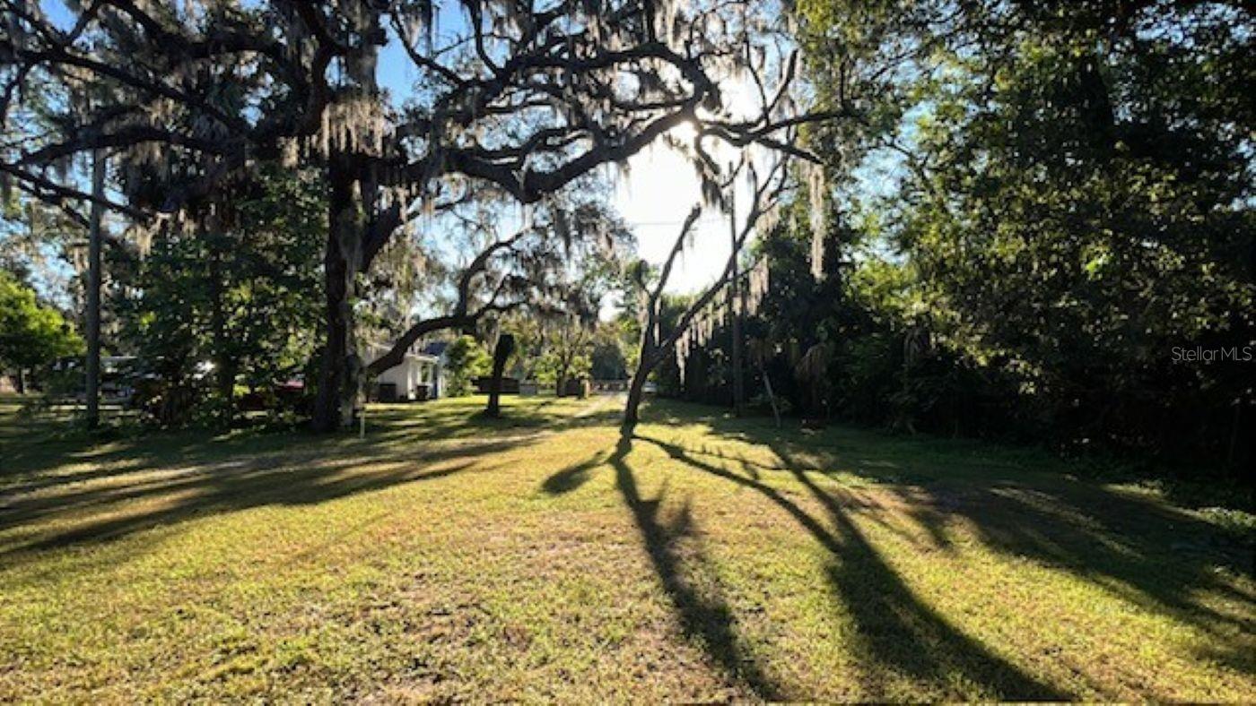 Listing photo id 8 for 4806 Falkenburg Road