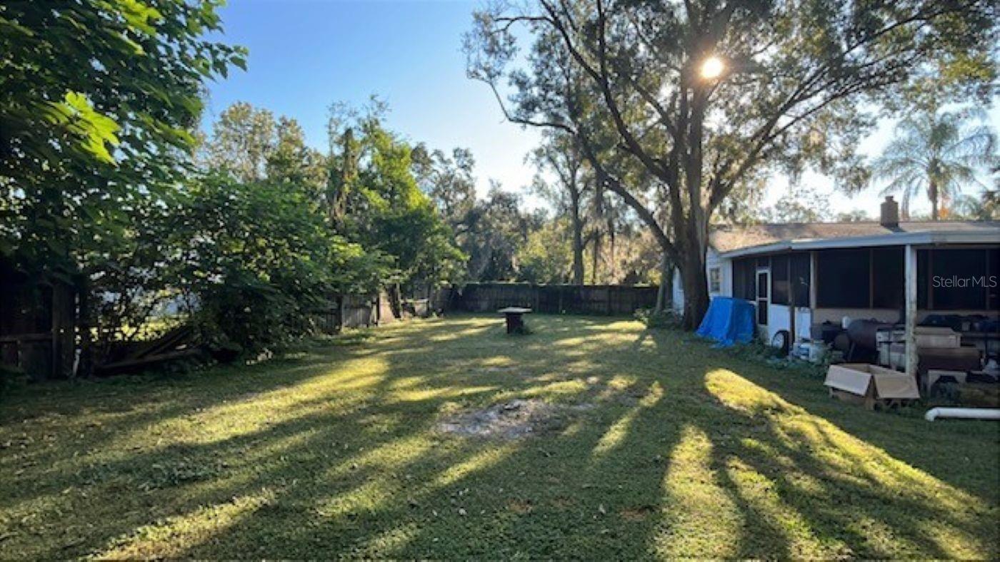 Listing photo id 10 for 4806 Falkenburg Road