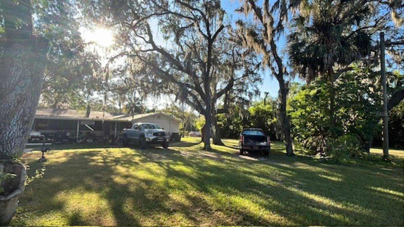 Listing photo id 12 for 4806 Falkenburg Road