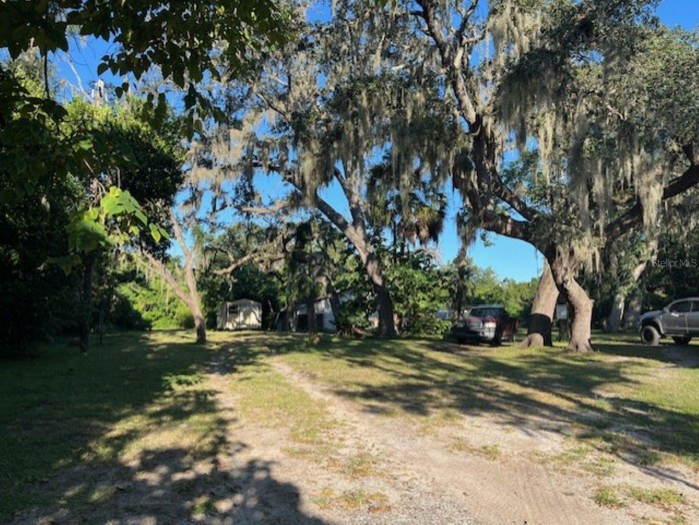 Listing photo id 13 for 4806 Falkenburg Road