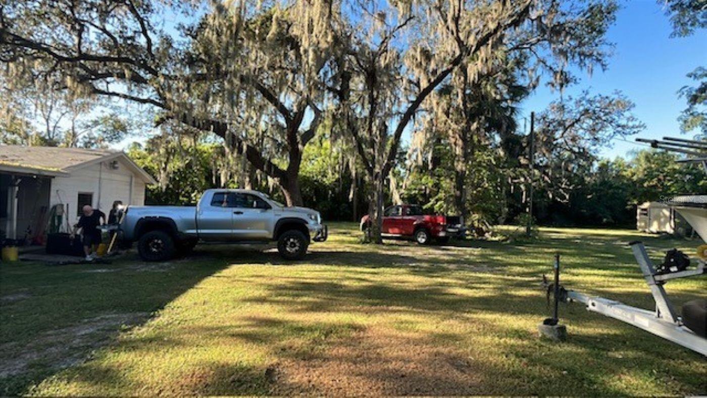 Listing photo id 14 for 4806 Falkenburg Road