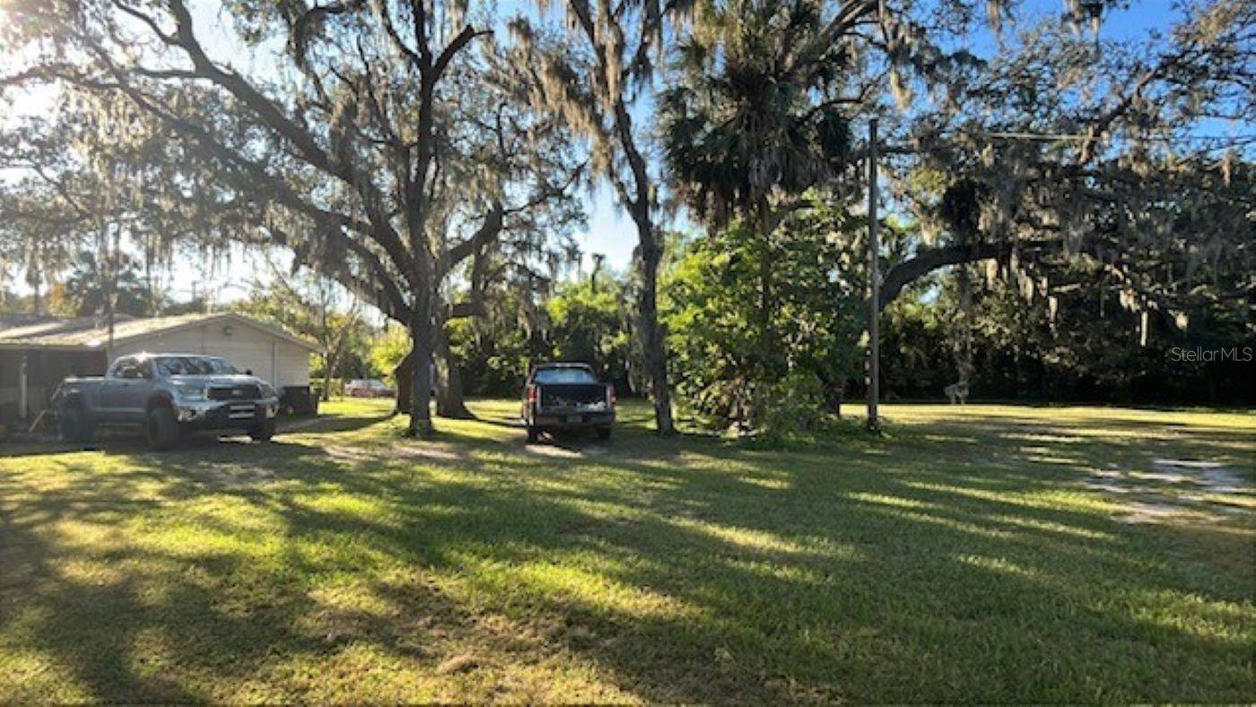 Listing photo id 15 for 4806 Falkenburg Road