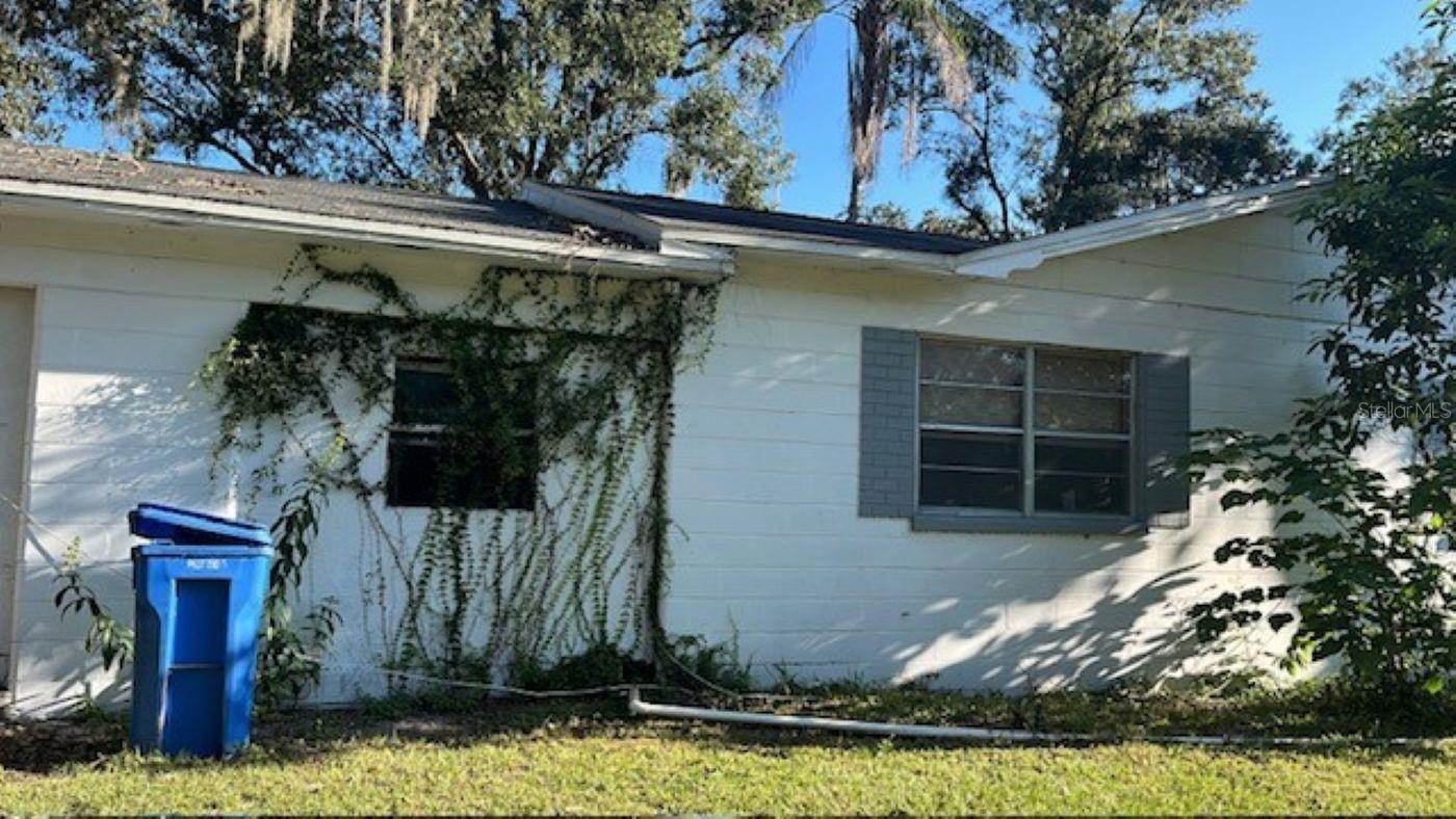 Listing photo id 16 for 4806 Falkenburg Road