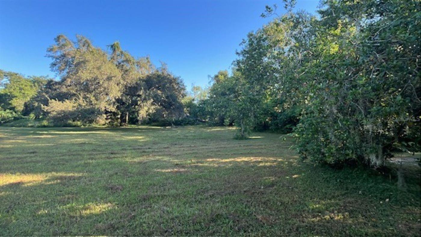 Listing photo id 0 for 4806 Falkenburg Road