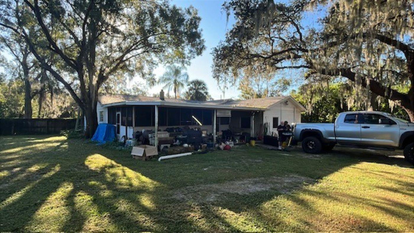 Listing photo id 18 for 4806 Falkenburg Road