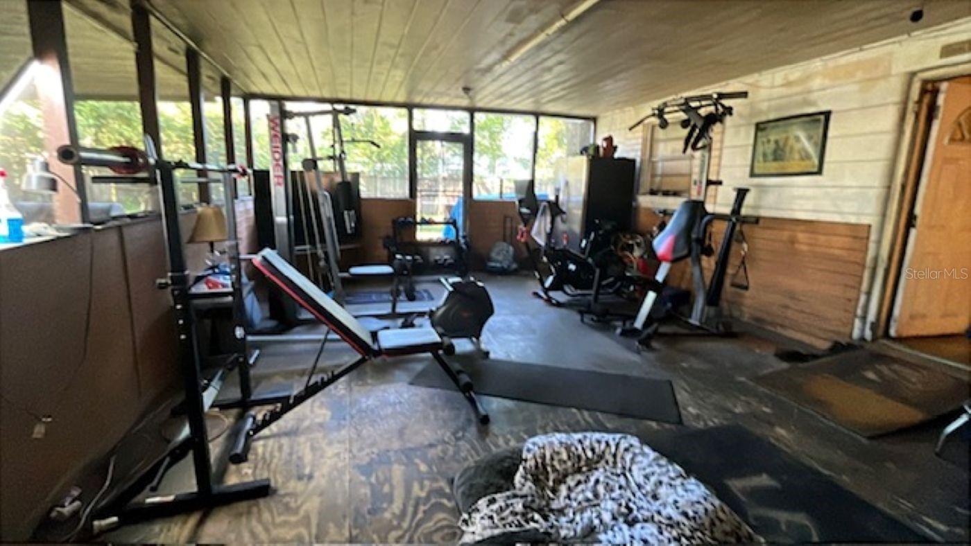 Listing photo id 19 for 4806 Falkenburg Road