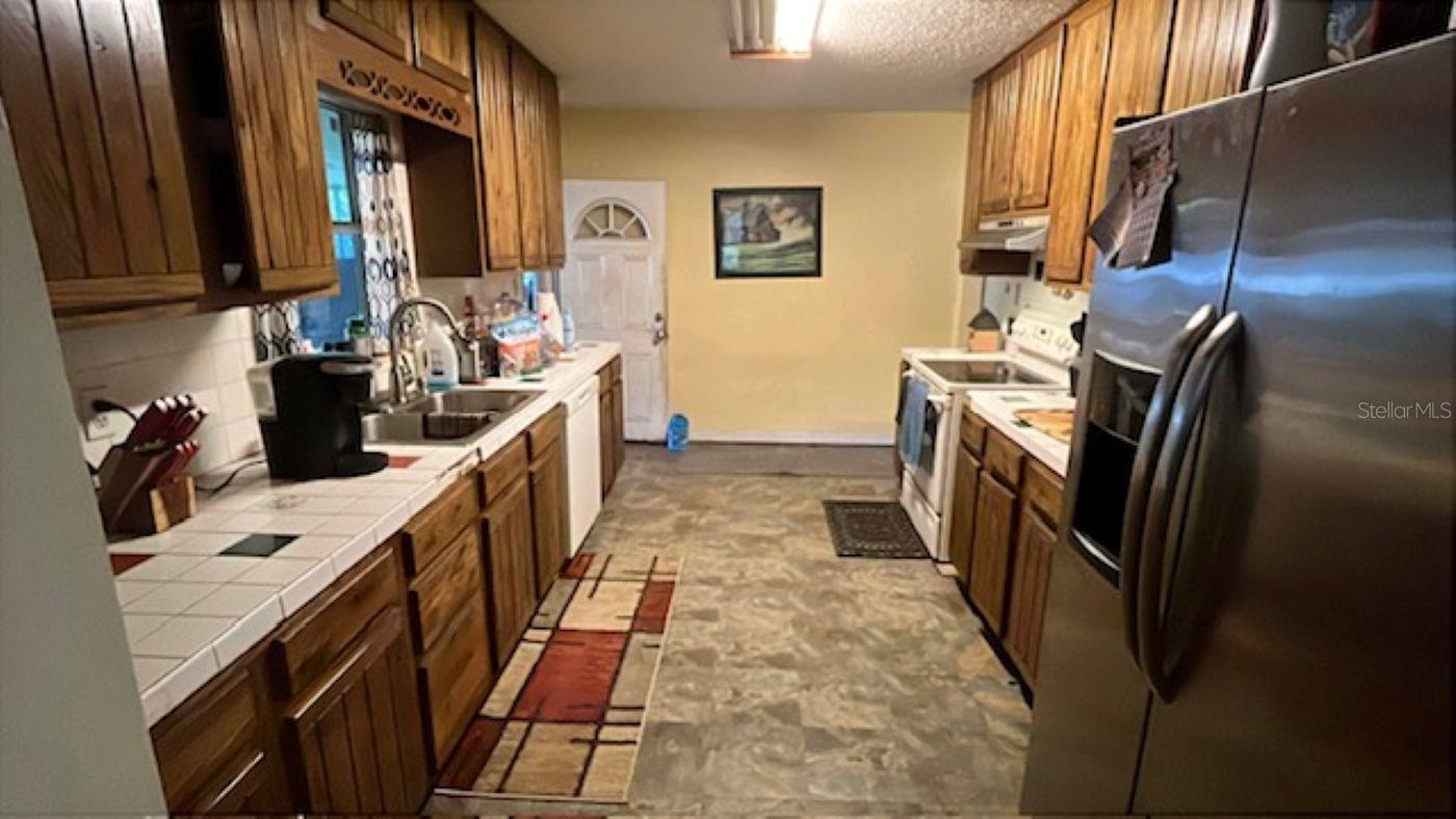 Listing photo id 23 for 4806 Falkenburg Road