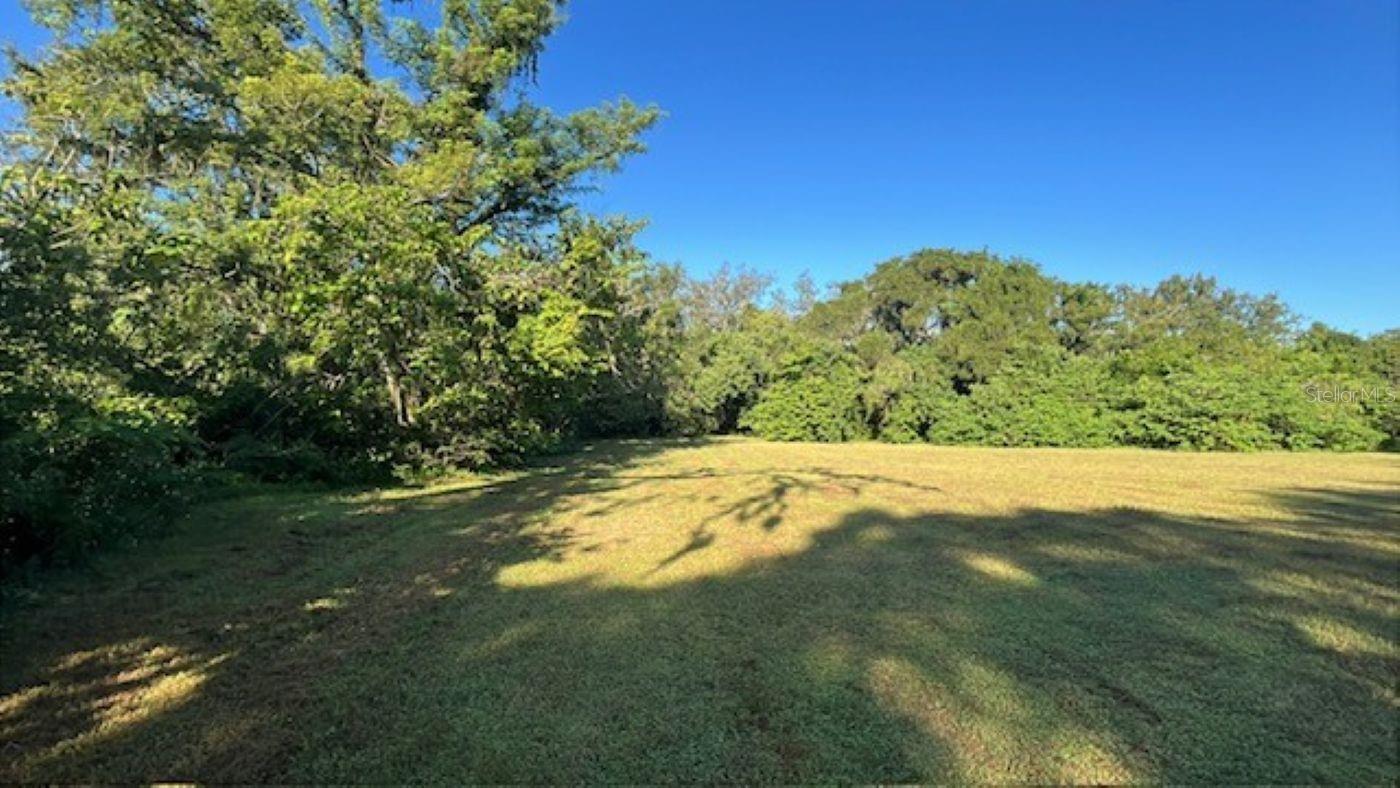 Listing photo id 2 for 4806 Falkenburg Road