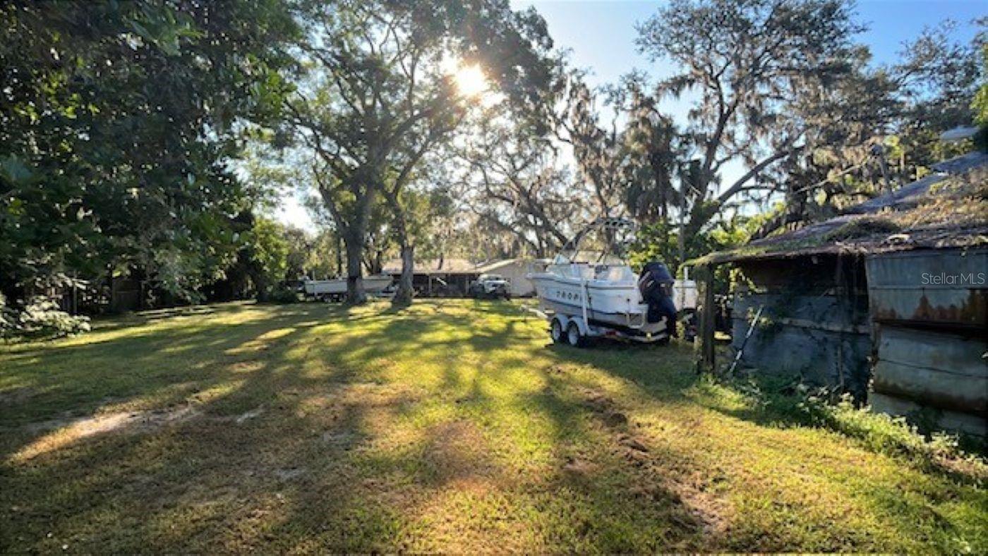 Listing photo id 7 for 4806 Falkenburg Road