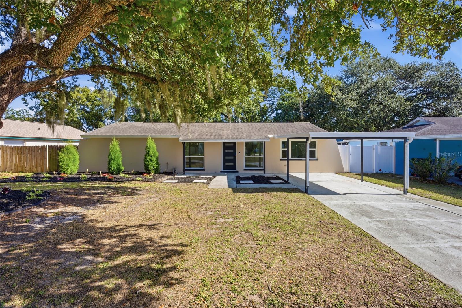 Listing photo id 8 for 613 Highview Circle N