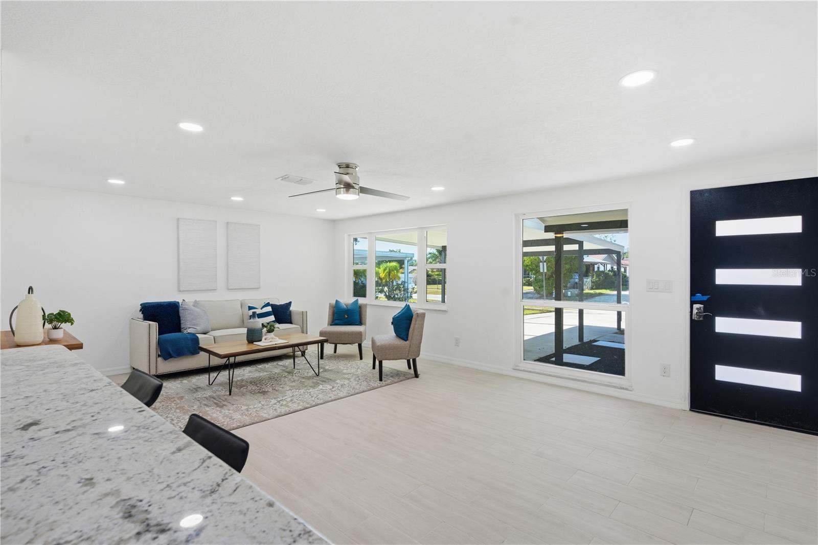 Listing photo id 14 for 613 Highview Circle N