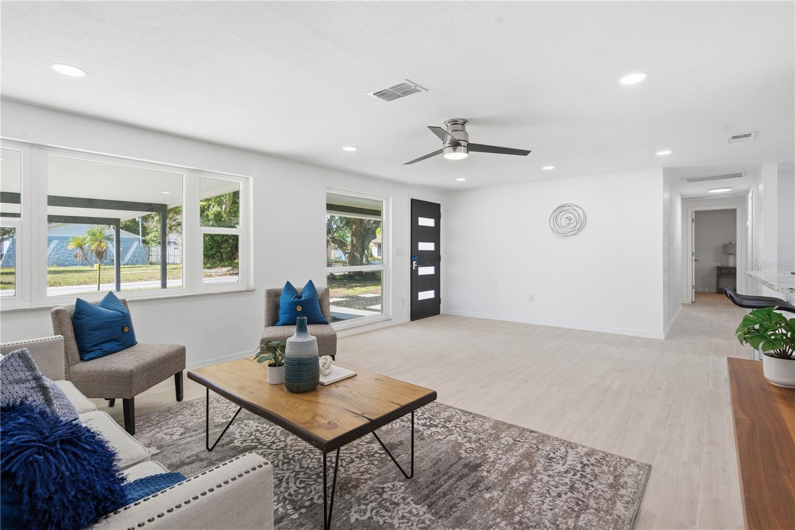 Listing photo id 15 for 613 Highview Circle N