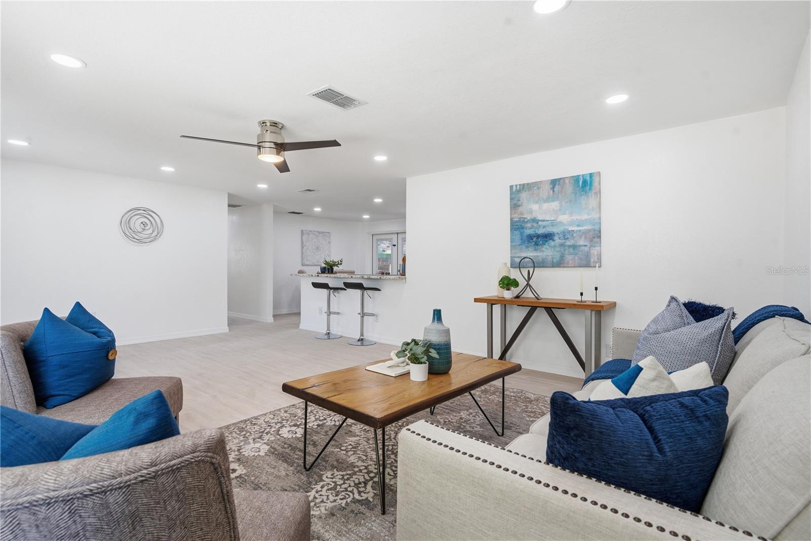 Listing photo id 16 for 613 Highview Circle N