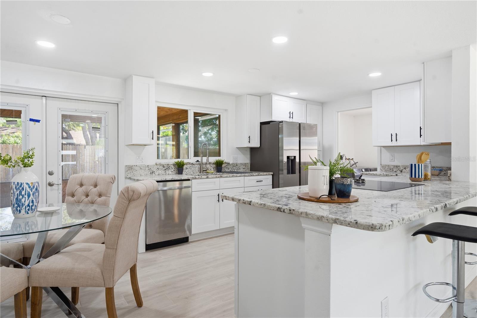 Listing photo id 19 for 613 Highview Circle N