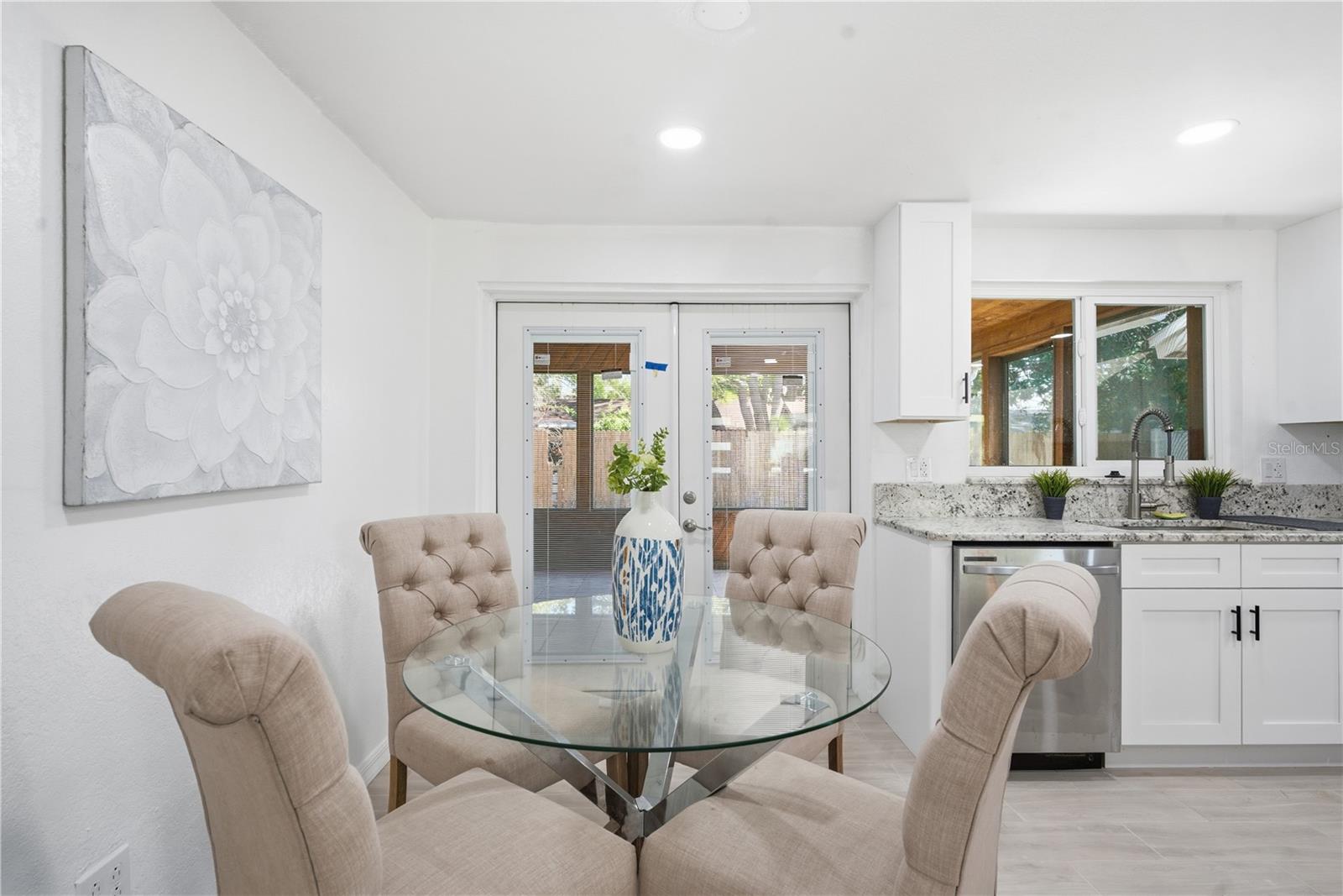 Listing photo id 20 for 613 Highview Circle N