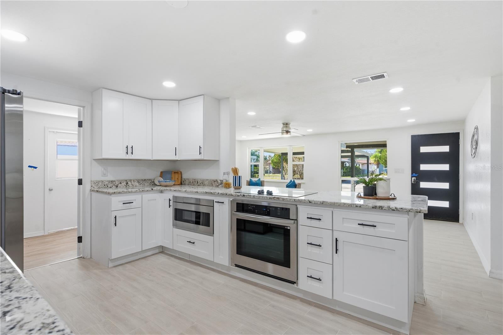 Listing photo id 22 for 613 Highview Circle N