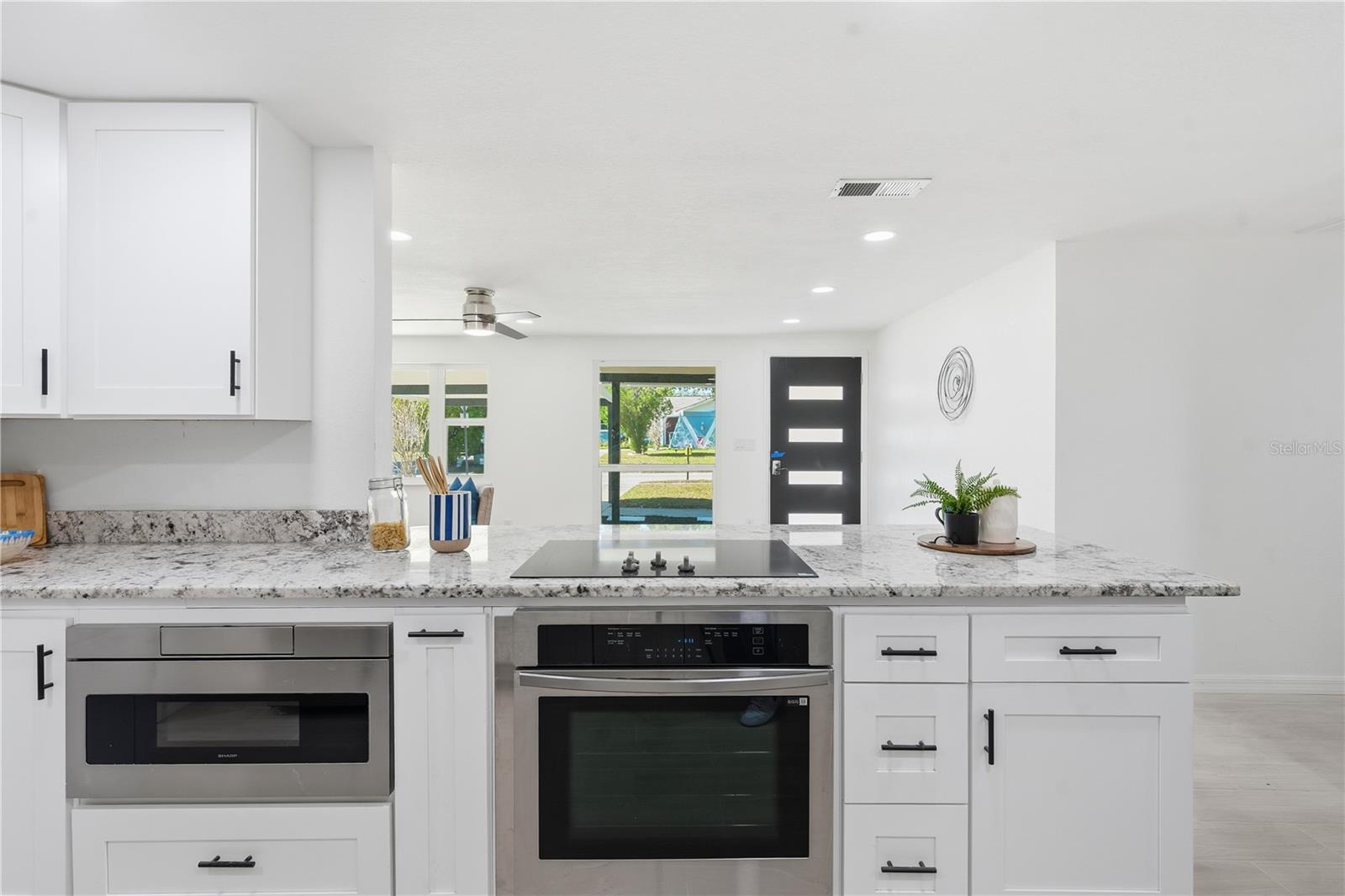 Listing photo id 23 for 613 Highview Circle N