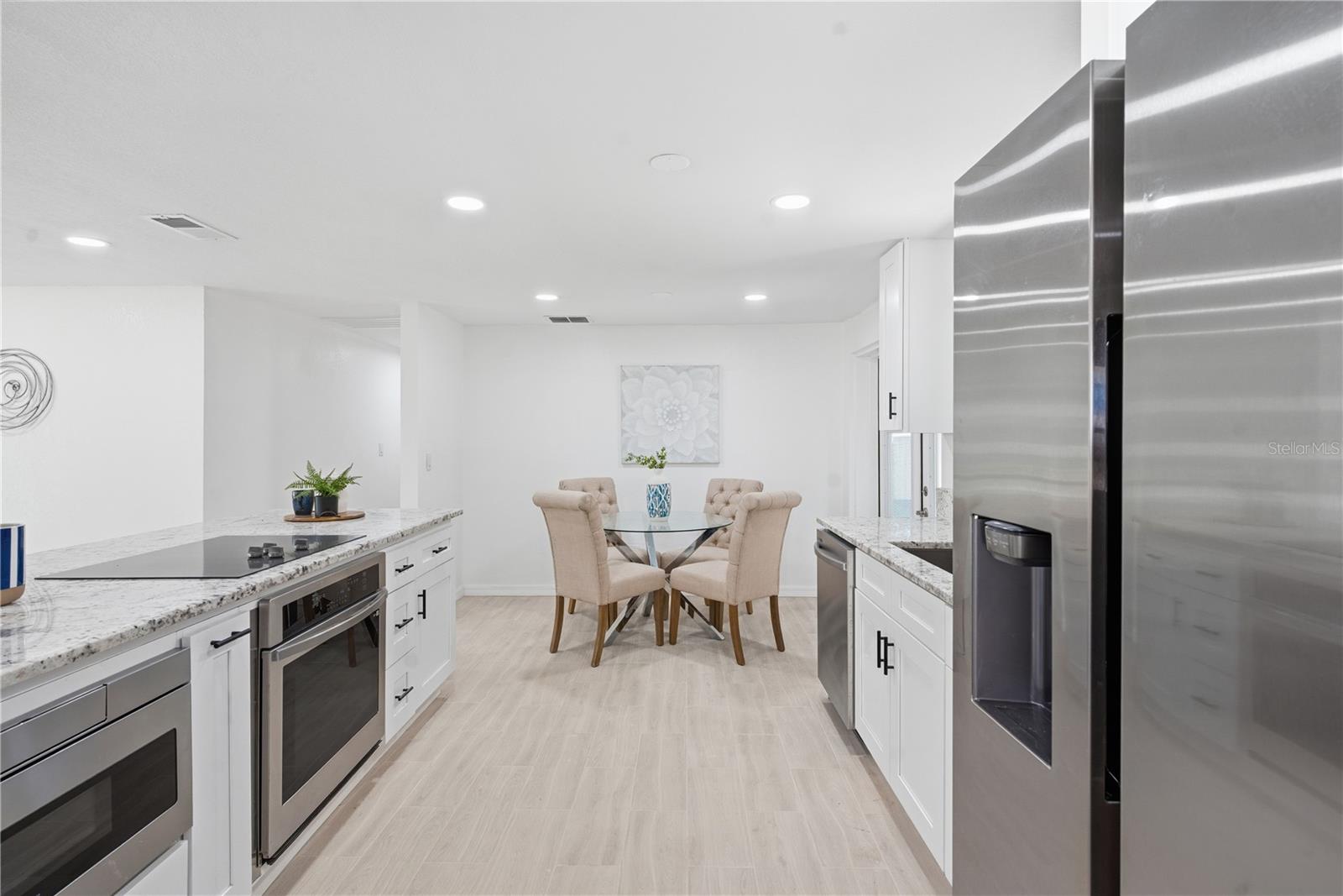 Listing photo id 24 for 613 Highview Circle N