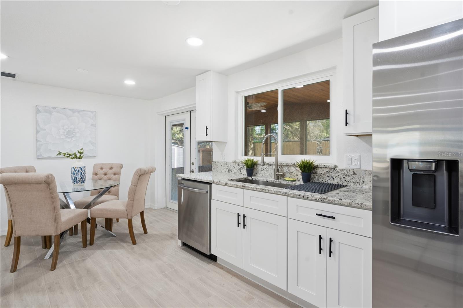 Listing photo id 25 for 613 Highview Circle N