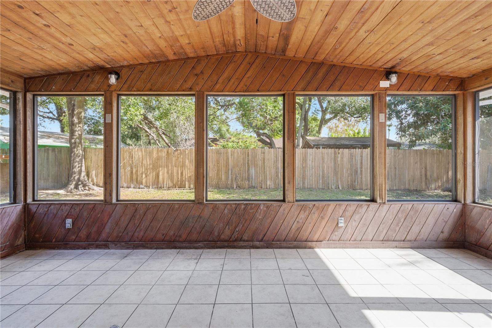 Listing photo id 33 for 613 Highview Circle N