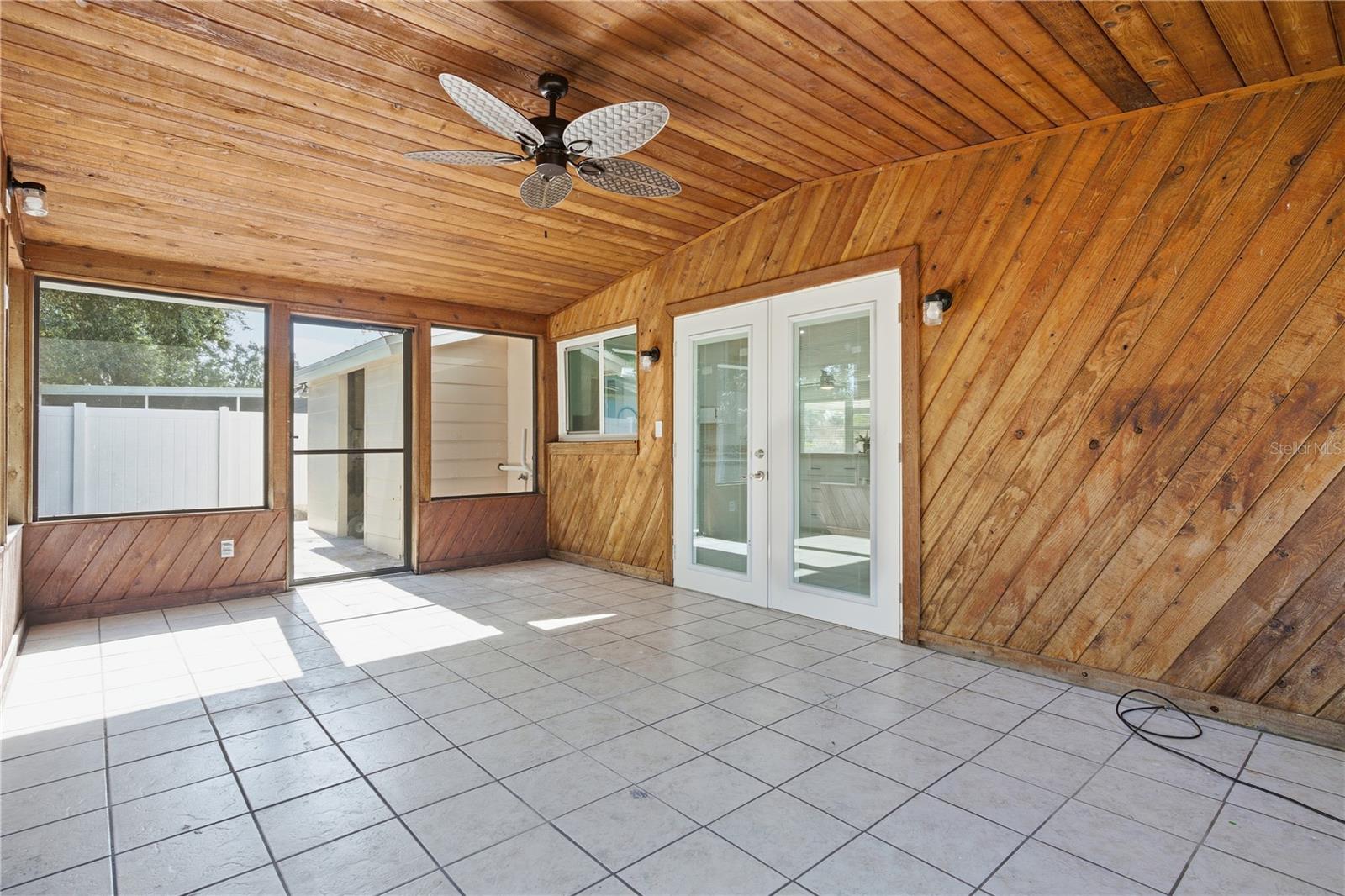 Listing photo id 35 for 613 Highview Circle N