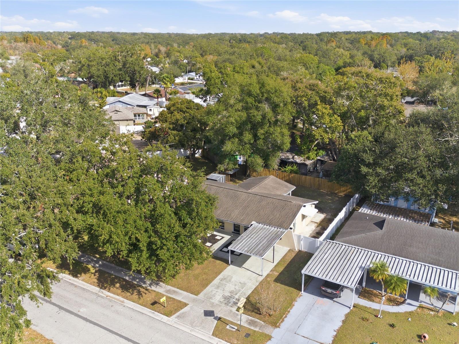 Listing photo id 5 for 613 Highview Circle N