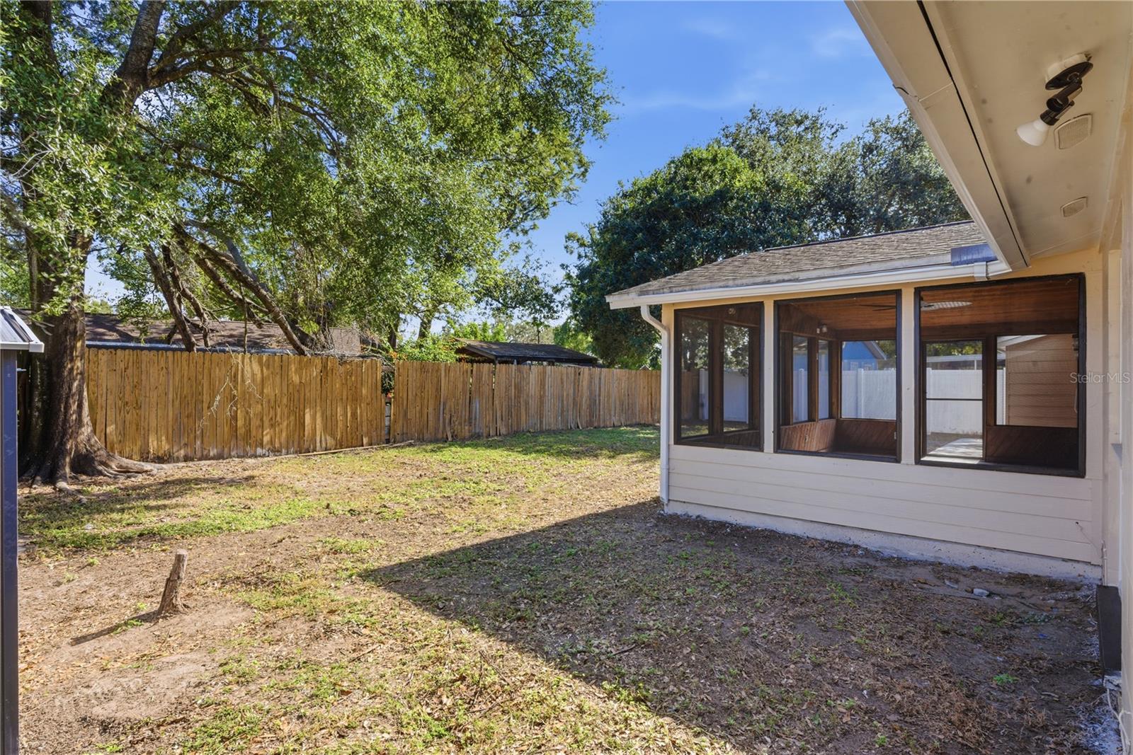 Listing photo id 7 for 613 Highview Circle N